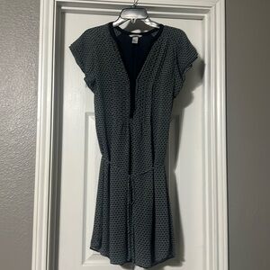 Sz 10 H&M navy and white patterned dress with belt tie and flutter sleeves